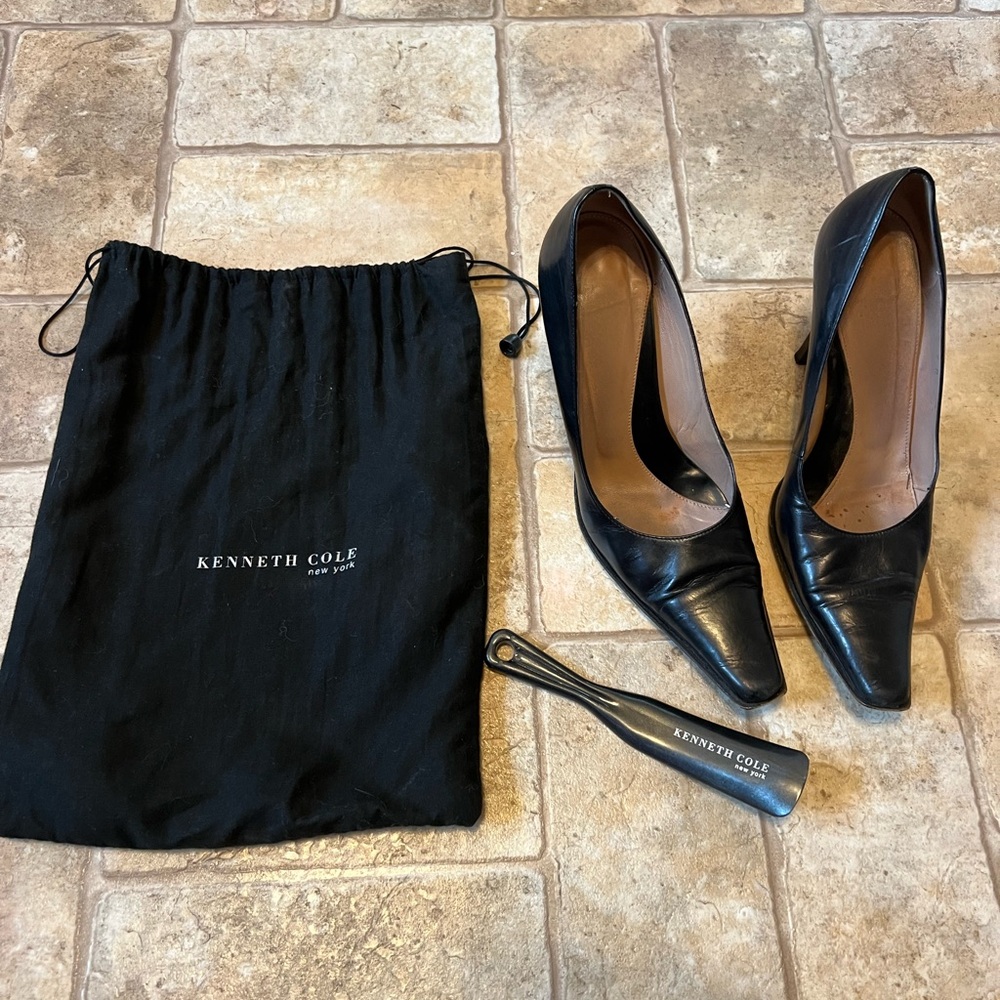 Kenneth Cole Classic Black Leather Pumps